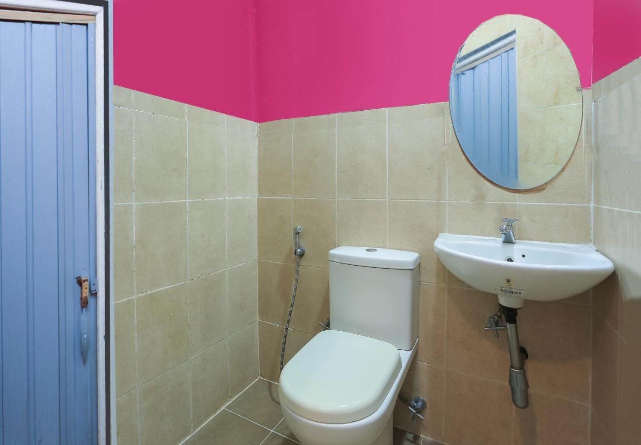 Oyo 89892 Hotel Jeli Inn Екстер'єр фото